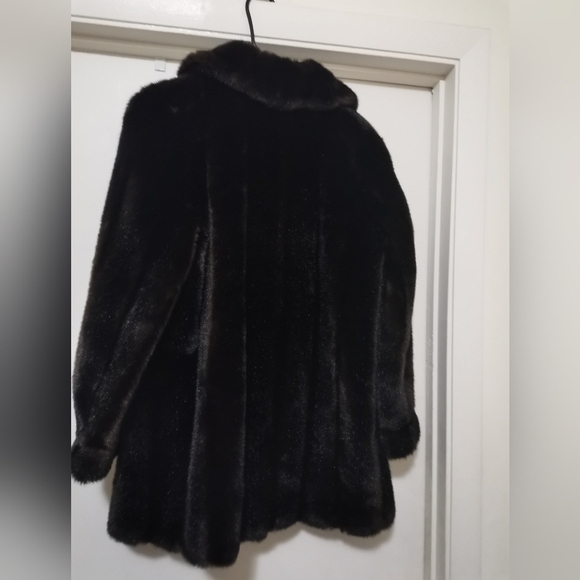 Dubrowsky & Perlbinder | Exclusively Styled by Tissavel France | Faux Fur - Picture 3 of 13